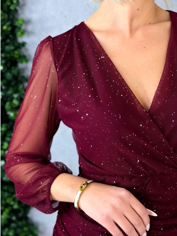 Dámske trblietavé nazberané šaty s priesvitnými rukávmi - bordové