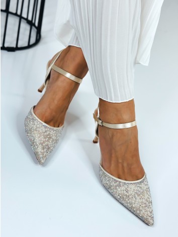 Dámske zlaté sandále s kamienkami na nízkom opätku