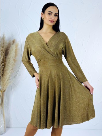 Dámske zlaté trblietavé šaty s véčkovým výstrihom aj pre moletky