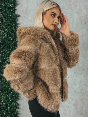 Dámsky béžový kožuch s ozdobnými kamienakmi a kapucňou