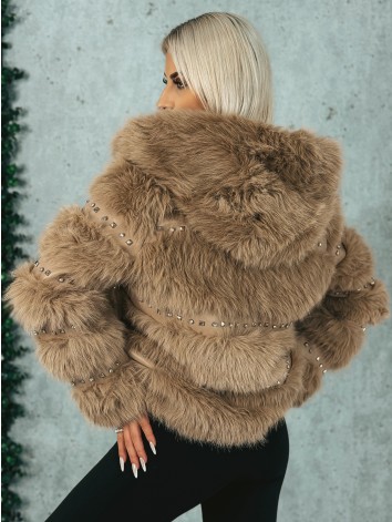 Dámsky béžový kožuch s ozdobnými kamienakmi a kapucňou