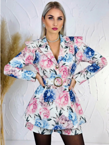 Dámsky biely elegantný kvetovaný overal s opaskom a véčkovým výstrihom