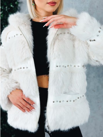 Dámsky biely kožuch s ozdobnými kamienakmi a kapucňou