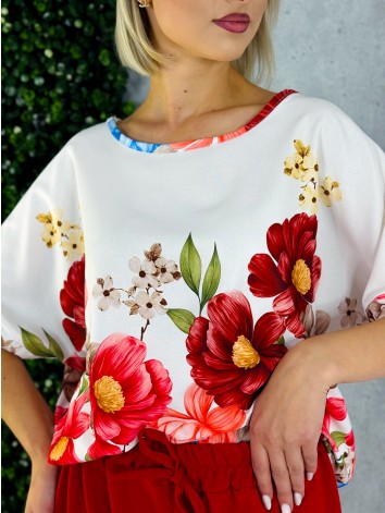 Dámsky červený letný komplet s kvetmi a širokými nohavicami