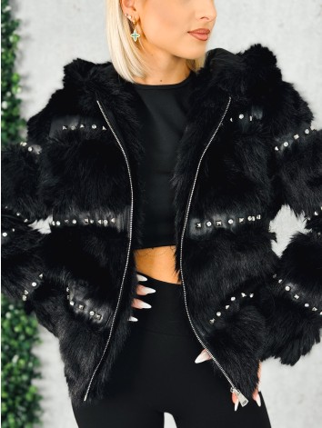 Dámsky čierny kožuch s ozdobnými kamienakmi a kapucňou