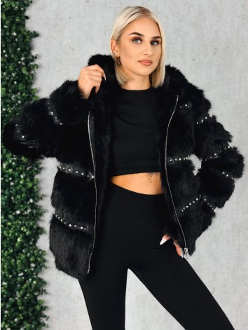 Dámsky čierny kožuch s ozdobnými kamienakmi a kapucňou