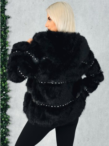 Dámsky čierny kožuch s ozdobnými kamienakmi a kapucňou