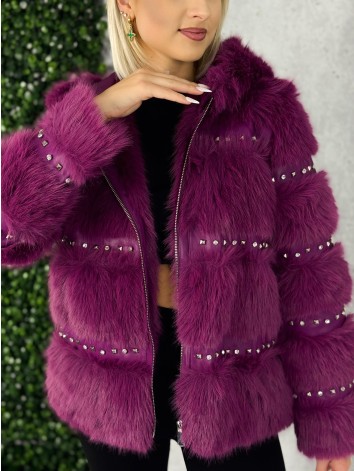 Dámsky cyklamenový kožuch s ozdobnými kamienakmi a kapucňou