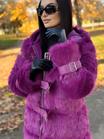 Dámsky dlhý fialový kožuch s kapucňou LEMILA