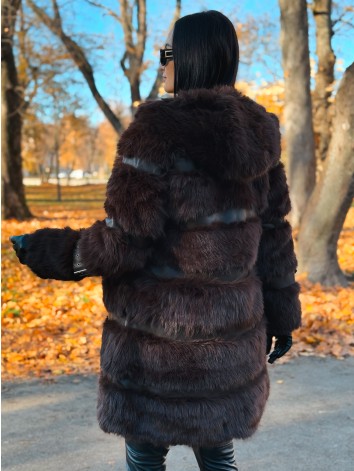 Dámsky dlhý hnedý kožuch s kapucňou LEMILA