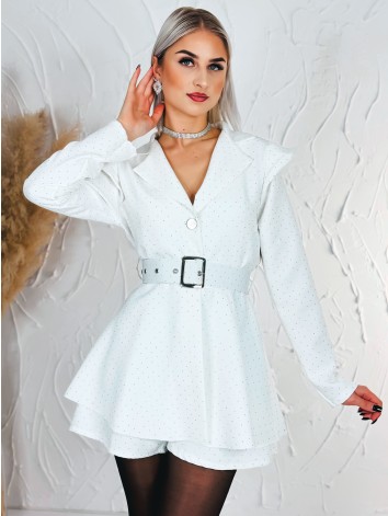 Dámsky elegantný overal s opaskom a ozdobnými kamienkami - biely