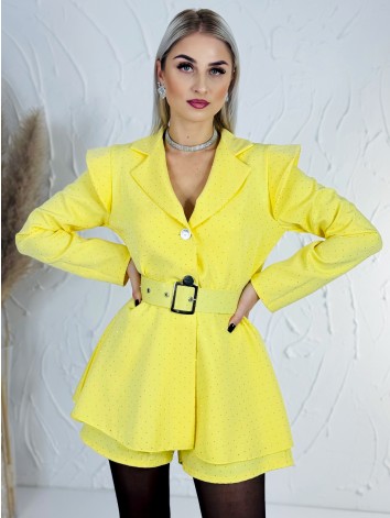 Dámsky elegantný overal s opaskom a ozdobnými kamienkami - žltý