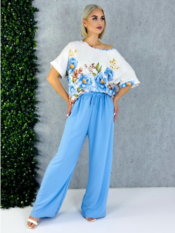 Dámsky modrý letný komplet s kvetmi a širokými nohavicami