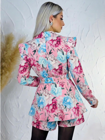 Dámsky ružový elegantný kvetovaný overal s opaskom a véčkovým výstrihom