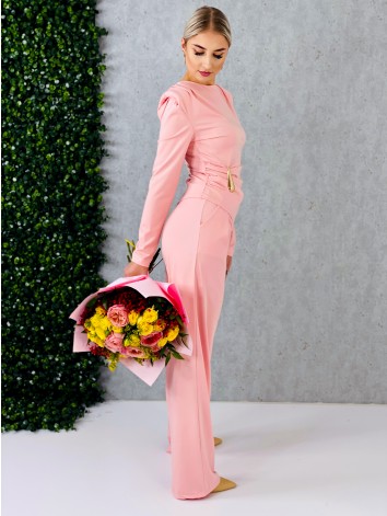 Dámsky ružový priliehavý komplet so širokými nohavicami a topom so zlatou sponou