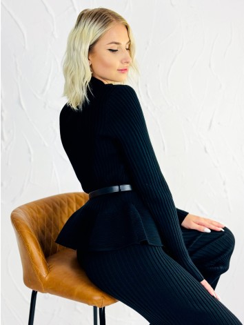 Dámsky úpletový komplet s peplum topom a nohavicami čierny