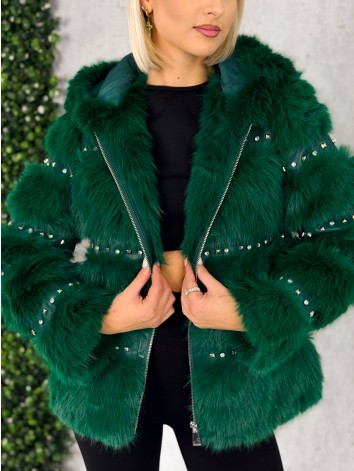 Dámsky zelený kožuch s ozdobnými kamienakmi a kapucňou