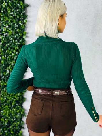 Dámsky zelený rolák so zlatými gombíkmi na rukávoch