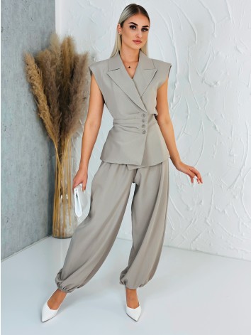 Elegantný béžový dvojdielny kostým vesta + nohavice s gumičkou v páse