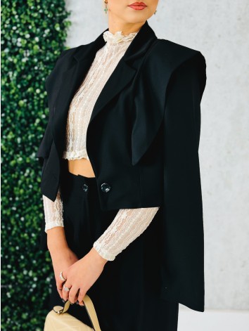 Elegantný čierny dvojdielny kostým s vysokým komfortom pre všetky príležitosti