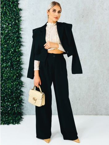 Elegantný čierny dvojdielny kostým s vysokým komfortom pre všetky príležitosti