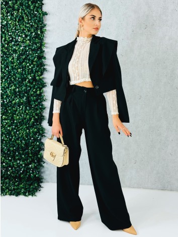 Elegantný čierny dvojdielny kostým s vysokým komfortom pre všetky príležitosti