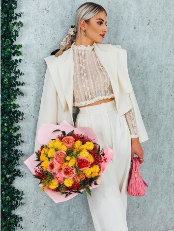 Elegantný maslový dvojdielny kostým s vysokým komfortom pre všetky príležitosti