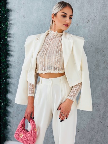 Elegantný maslový dvojdielny kostým s vysokým komfortom pre všetky príležitosti