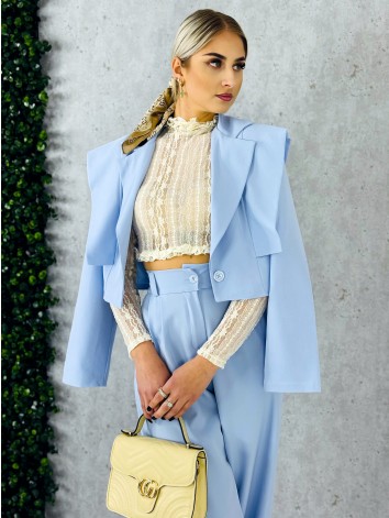 Elegantný modrý dvojdielny kostým s vysokým komfortom pre všetky príležitosti