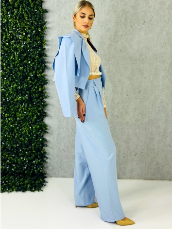 Elegantný modrý dvojdielny kostým s vysokým komfortom pre všetky príležitosti