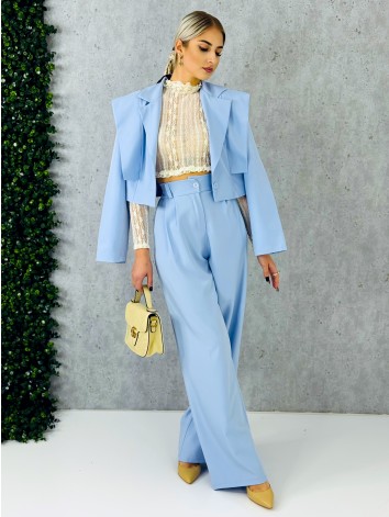 Elegantný modrý dvojdielny kostým s vysokým komfortom pre všetky príležitosti