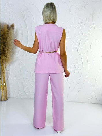 Elegantný ružový dvojdielny kostým s opaskom vesta + nohavice