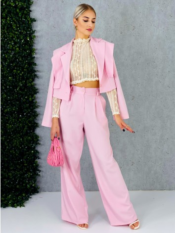 Elegantný ružový dvojdielny kostým s vysokým komfortom pre všetky príležitosti