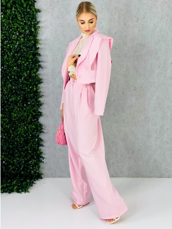 Elegantný ružový dvojdielny kostým s vysokým komfortom pre všetky príležitosti
