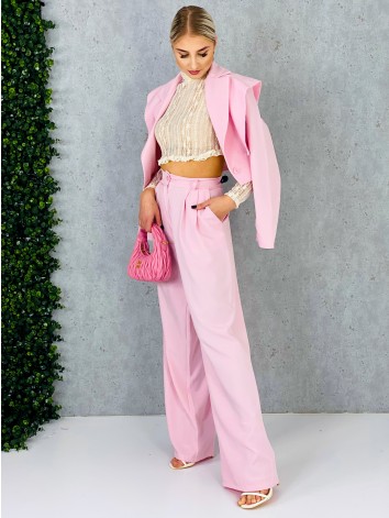 Elegantný ružový dvojdielny kostým s vysokým komfortom pre všetky príležitosti