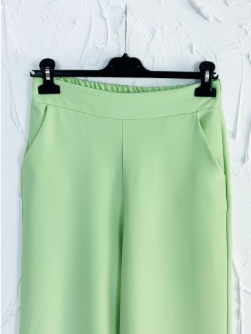 Elegantný zelený dvojdielny kostým s opaskom vesta + nohavice