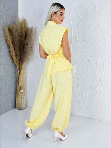 Elegantný žltý dvojdielny kostým vesta + nohavice s gumičkou v páse