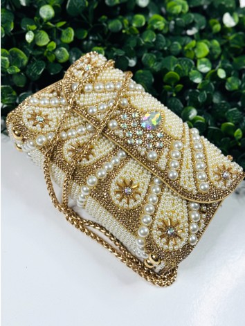 Exkluzívna zlatá spoločenská kabelka s ozdobnými kamienkami