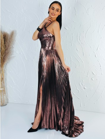 Exkluzívne dámske lesklé plisované spoločenské šaty s rozparkom - medené