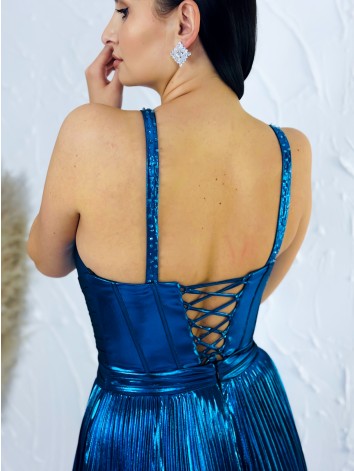 Exkluzívne dámske lesklé plisované spoločenské šaty s rozparkom - modré