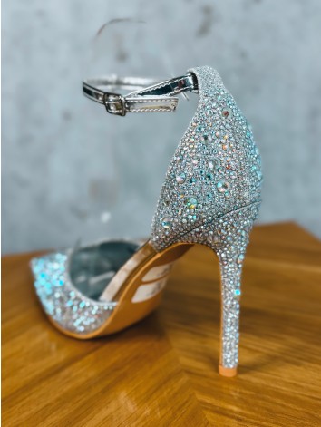 Exkluzívne dámske sandále s ozdobnými kamienkami - strieborné