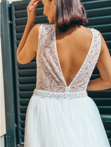 Exkluzívne dlhé dámske spoločenské šaty s odnímateľnou tylovou sukňou - biele BB