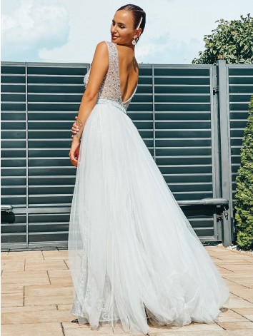 Exkluzívne dlhé dámske spoločenské šaty s odnímateľnou tylovou sukňou - strieborné BB