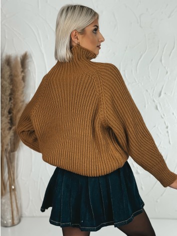 Hnedý dámsky hrubý rolákový sveter v oversize strihu