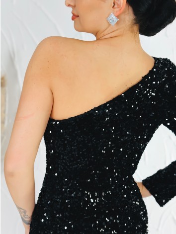 Luxusné čierne asymetrické flitrované spoločenské šaty s jedným rukávom