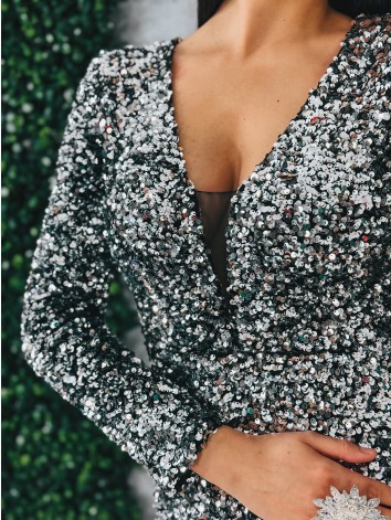 Luxusné flitrované dlhé spoločenské šaty s véčkovým výstrihom - strieborné