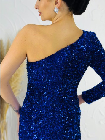 Luxusné modré asymetrické flitrované spoločenské šaty s jedným rukávom