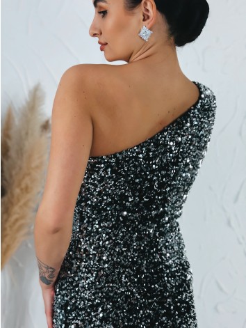 Luxusné strieborné asymetrické flitrované spoločenské šaty s jedným rukávom