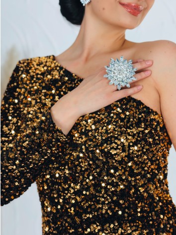 Luxusné zlaté asymetrické flitrované spoločenské šaty s jedným rukávom