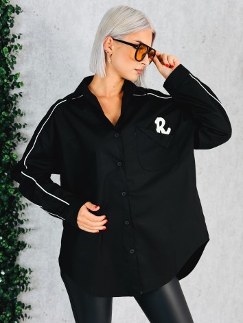 Oversize čierna košeľa s bielou výšivkou a kontrastnými detailmi